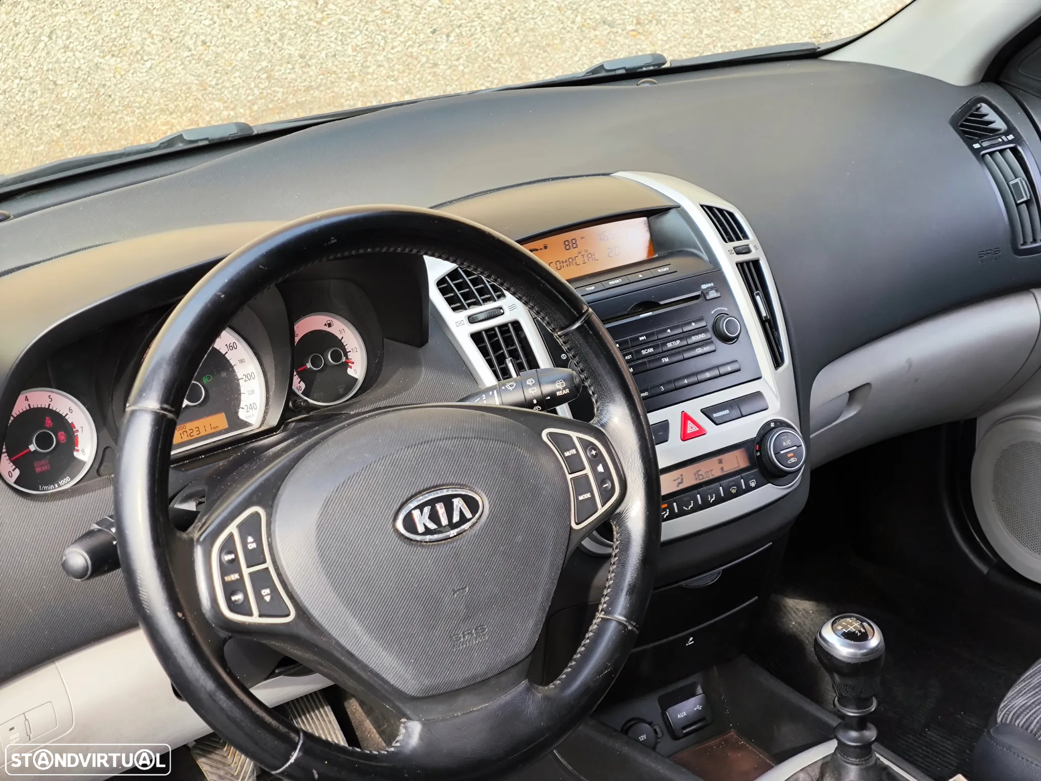 Kia Ceed - 10