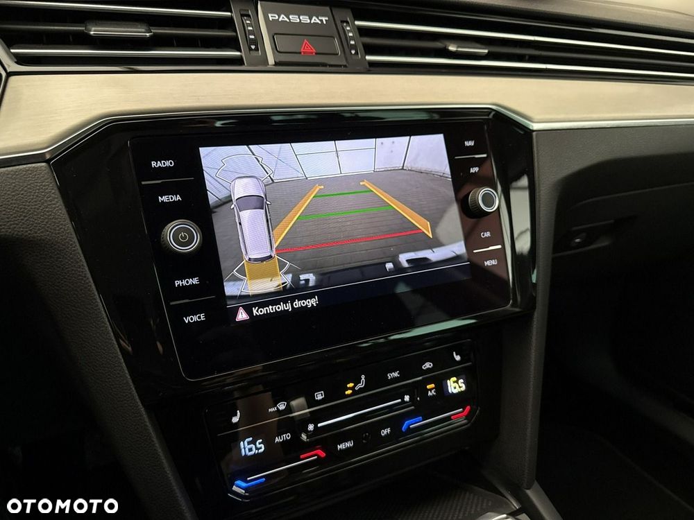 Volkswagen Passat - 26
