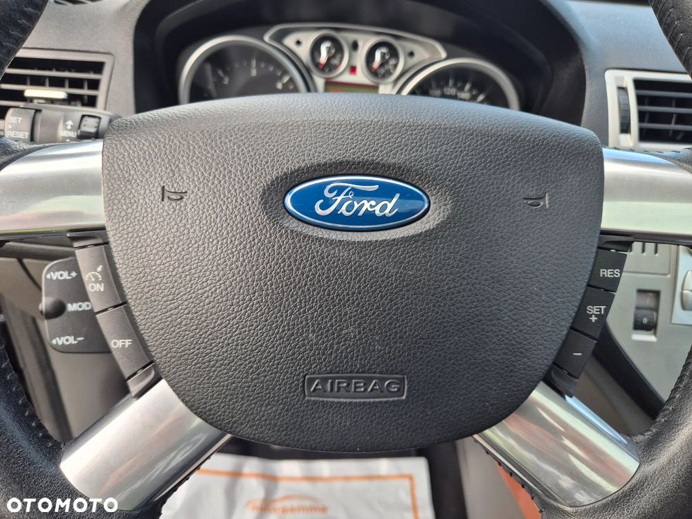 Ford Kuga 2.0 TDCi 2x4 Titanium - 31