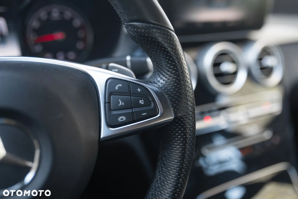 Mercedes-Benz Klasa C 200 4Matic 7G-TRONIC AMG Line - 23