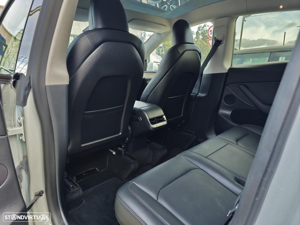 Tesla Model Y Long Range Dual Motor AWD - 18