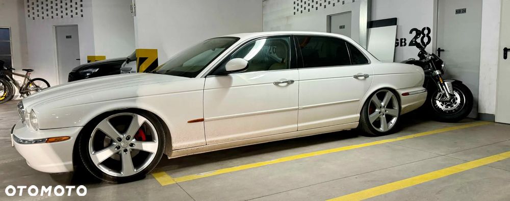 Jaguar XJ XJ8 4.2 LWB Executive - 13
