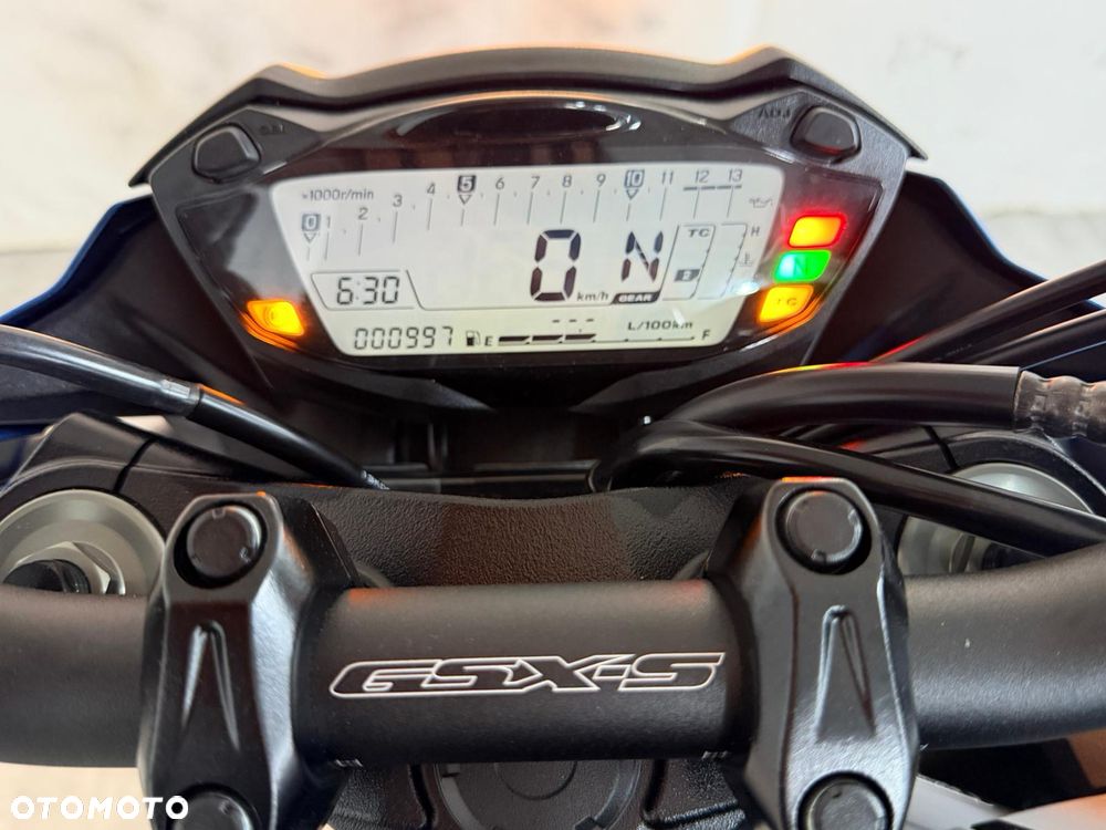Suzuki GSX - 12