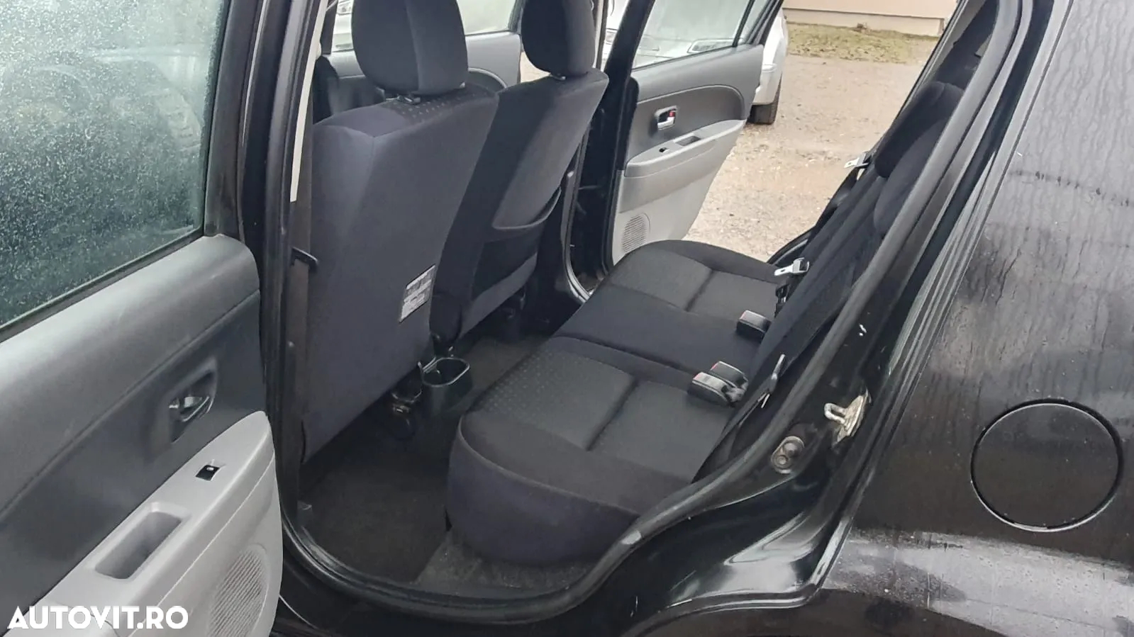 Daihatsu Sirion 1.0 - 9