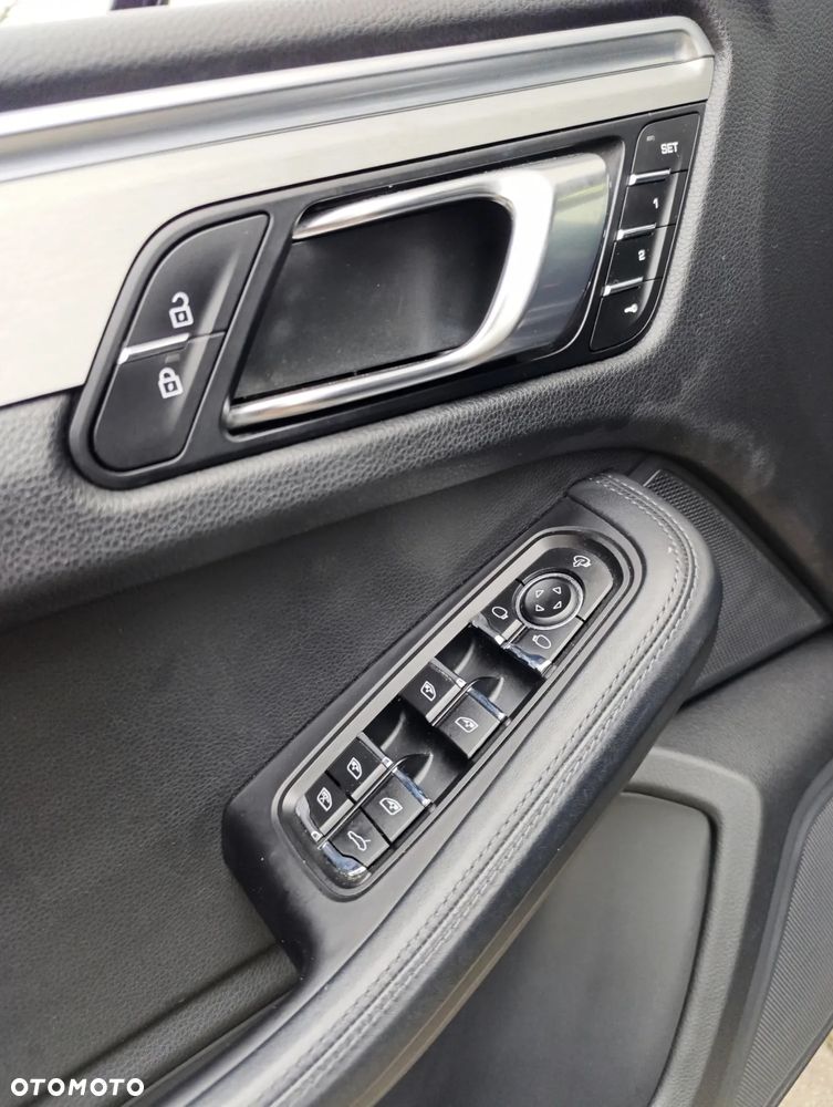 Porsche Macan Standard - 12