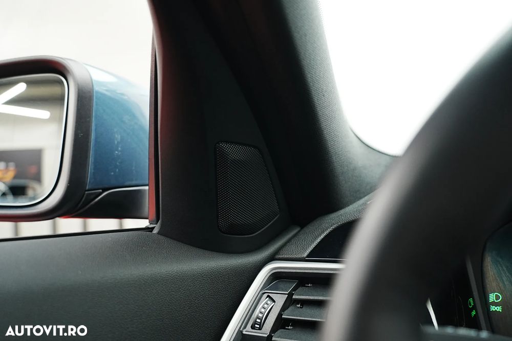 BMW Seria 3 330e Aut. Sport Line - 34