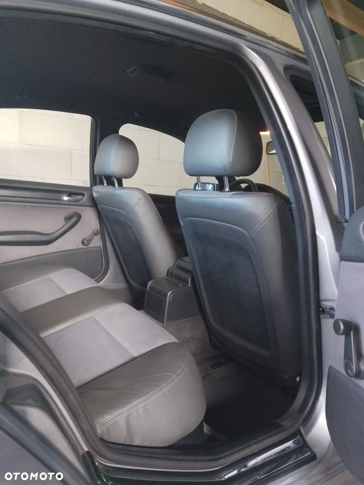 BMW Seria 3 318d - 10