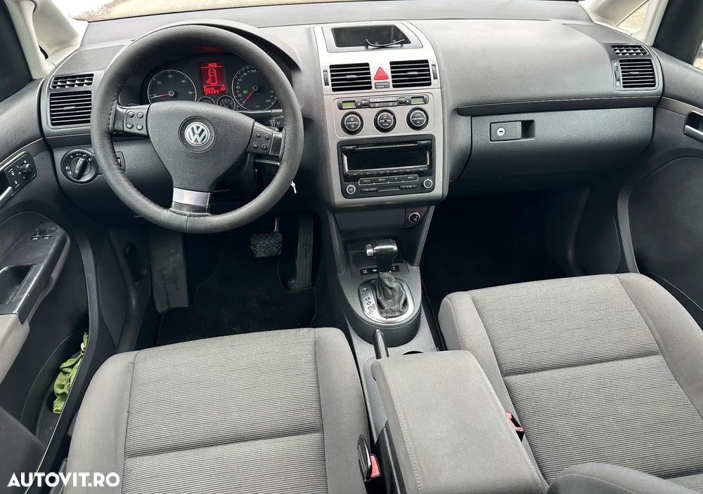 Volkswagen Touran - 6
