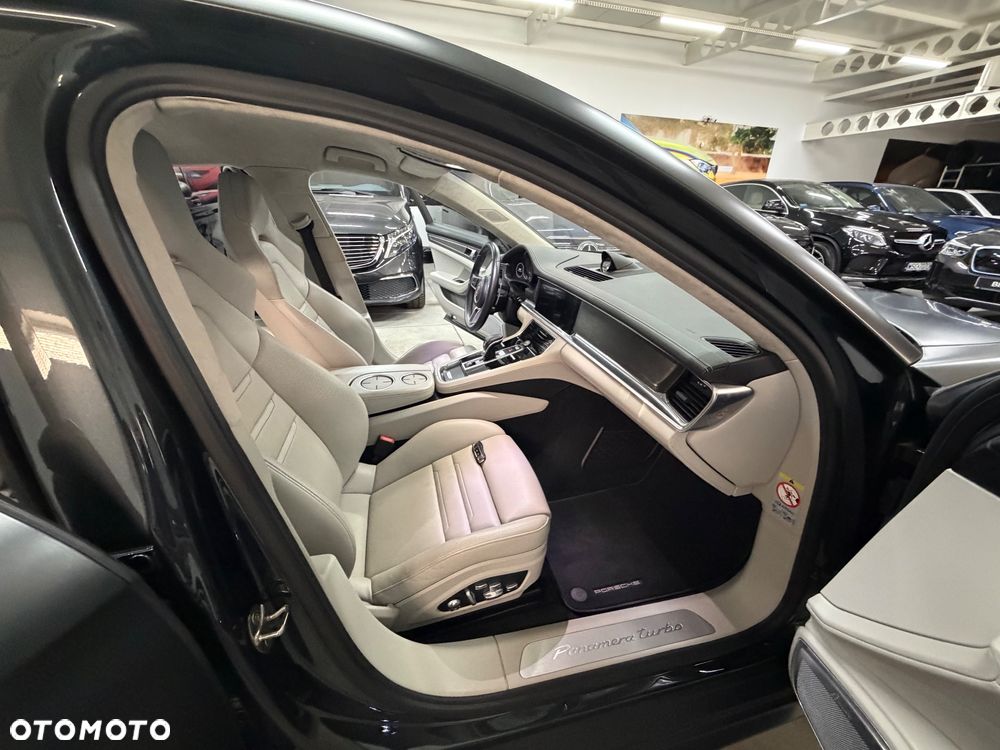 Porsche Panamera Turbo - 23