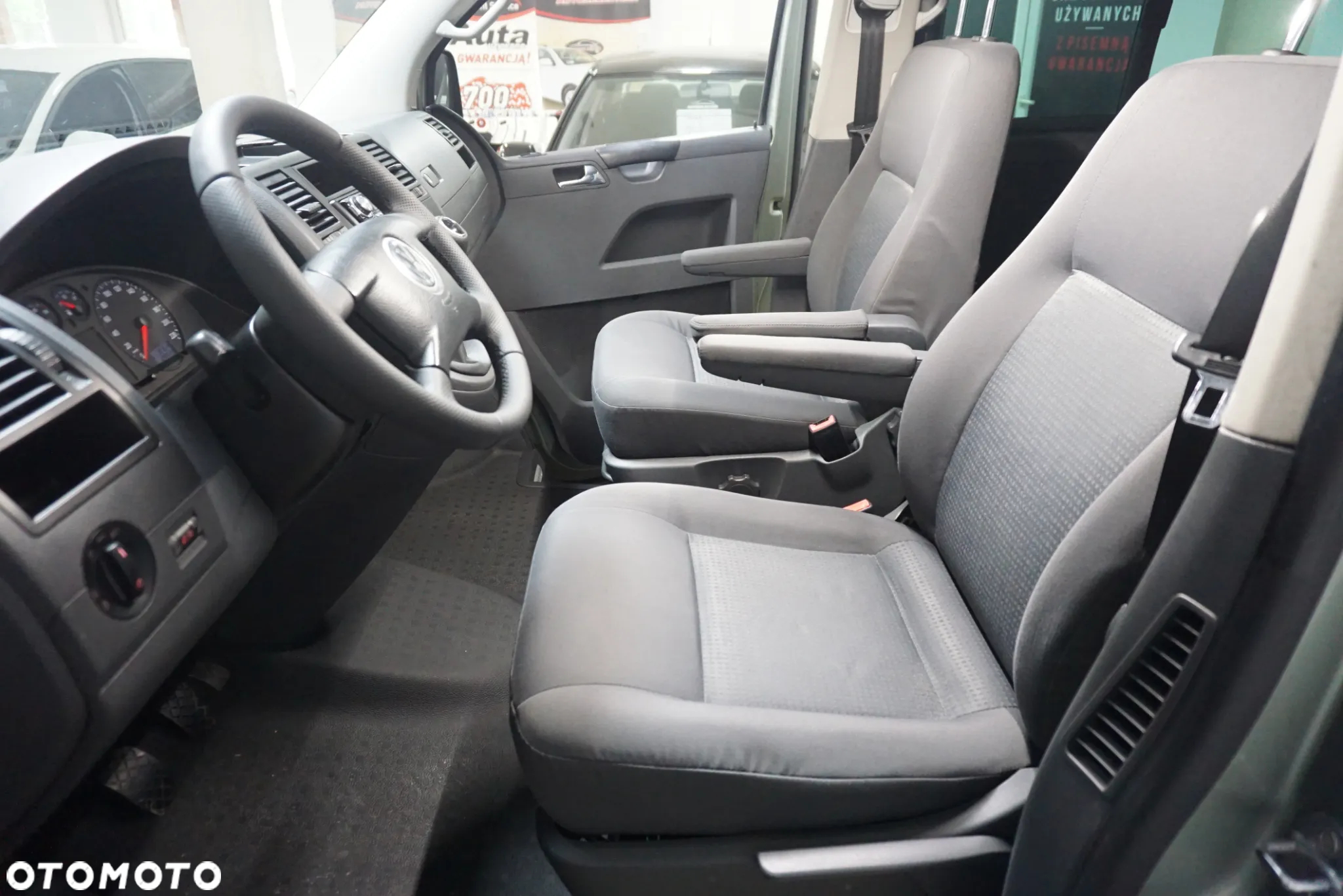 Volkswagen Caravelle - 19