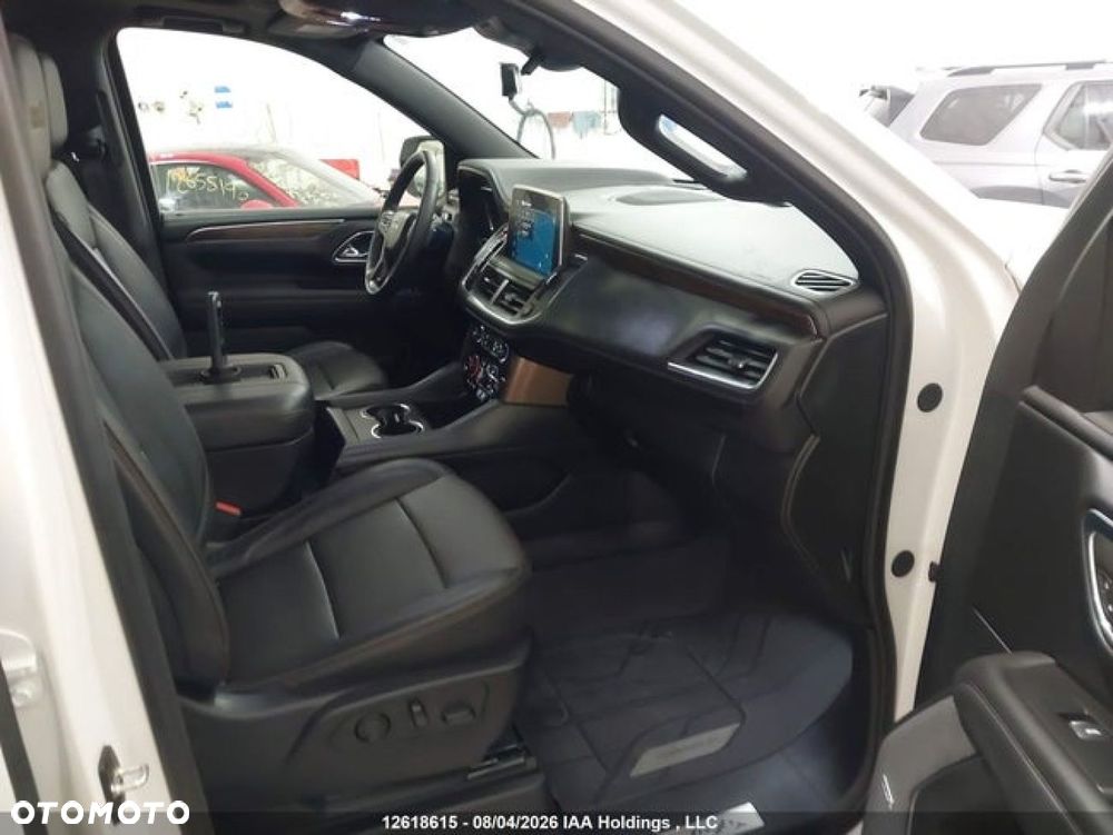 Chevrolet Suburban - 11