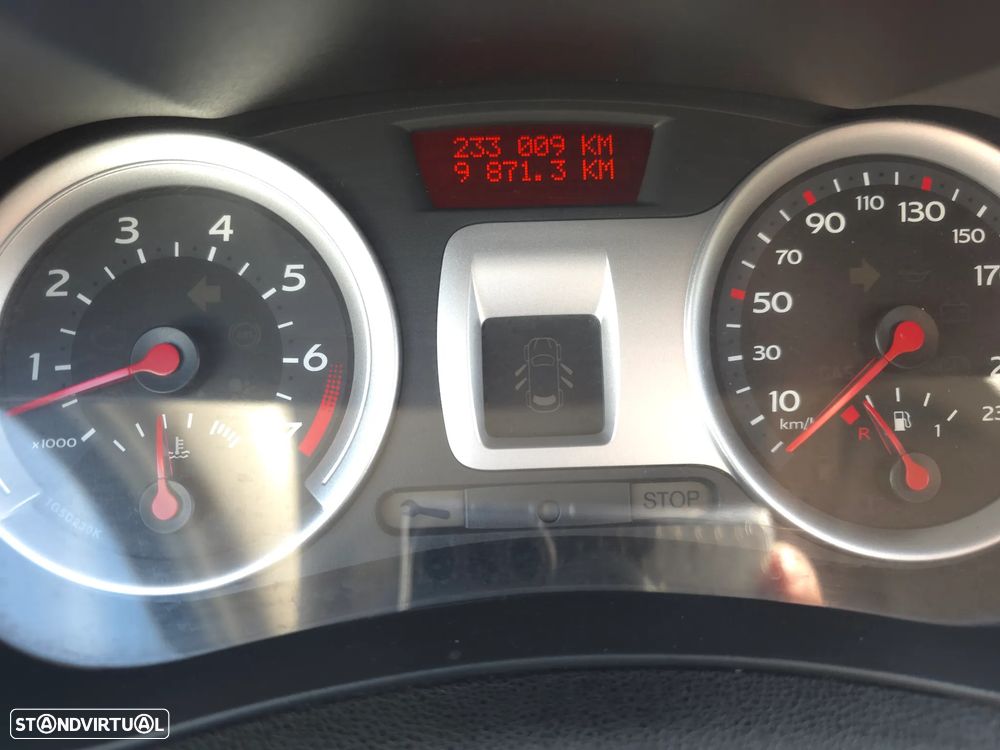 Renault Clio 1.2 16V Confort - 4