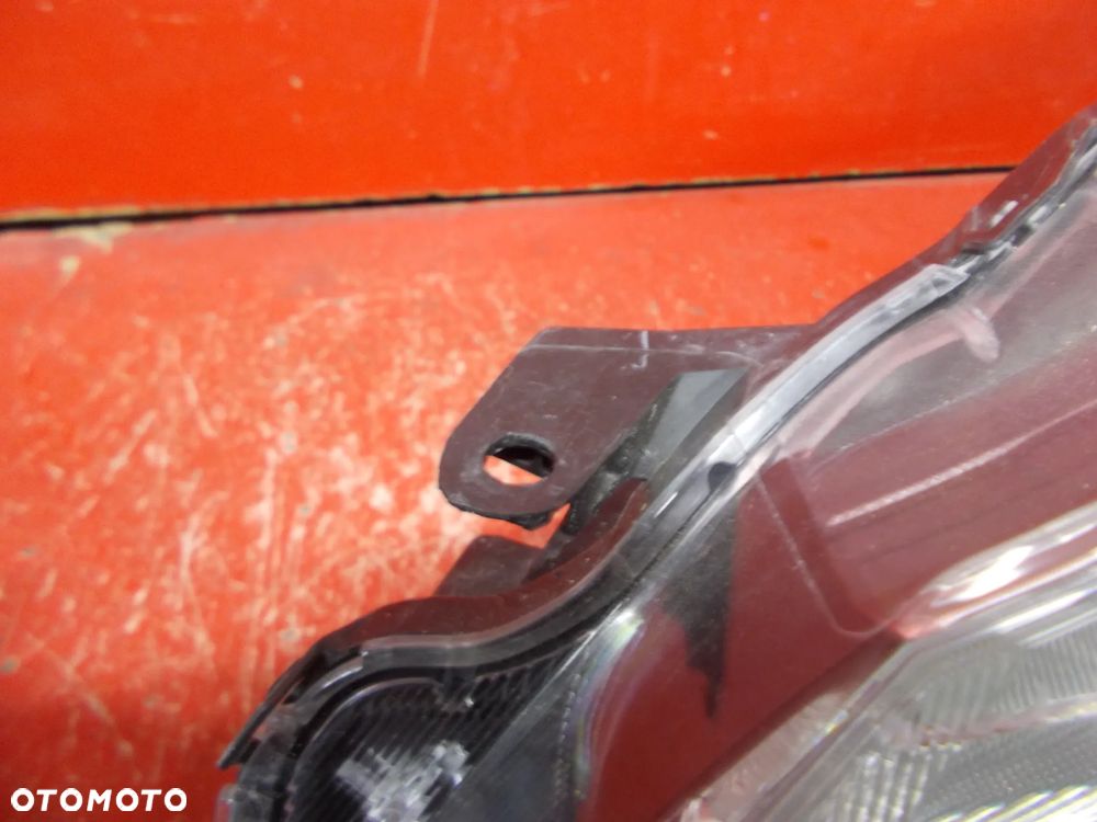 TOYOTA YARIS III LIFT 17 -> LAMPA PRAWA  LEWA PRZÓD PRZEDNIA - 3