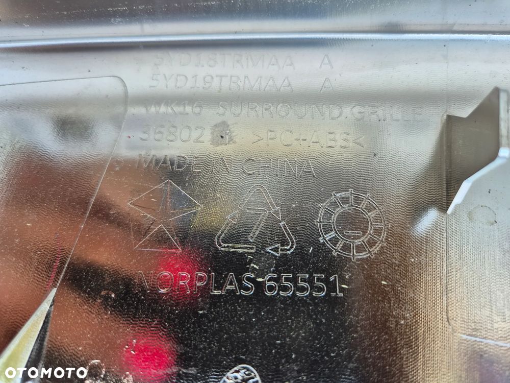 Atrapa zderzaka Jeep Grand Cherokee WK2 Lift 5YD18TRMAA - 8