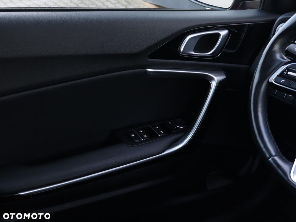 Kia XCeed - 14
