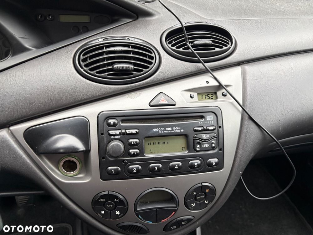 Ford Focus 1.6 Comfort X / 100 - 11