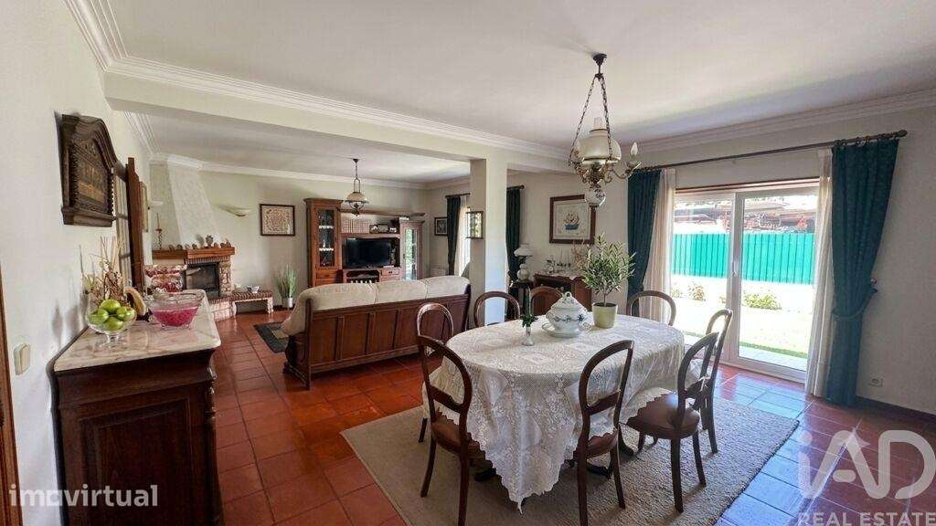 Casa / Villa T4 em Santa Marta de Portuzelo de 254 m2 - Grande imagem: 2/26