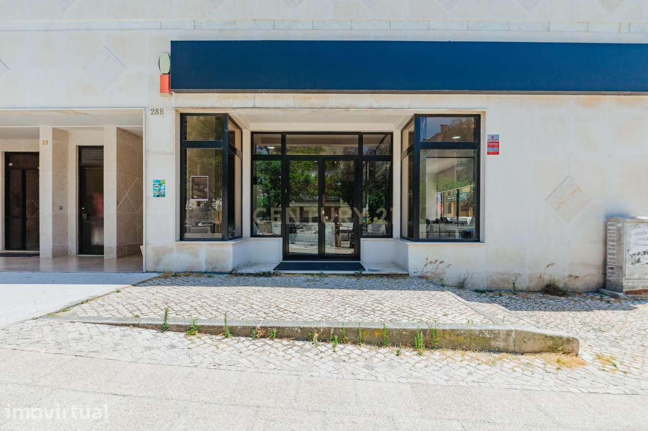 Escritório remodelado em Sacavém - Grande imagem: 2/32