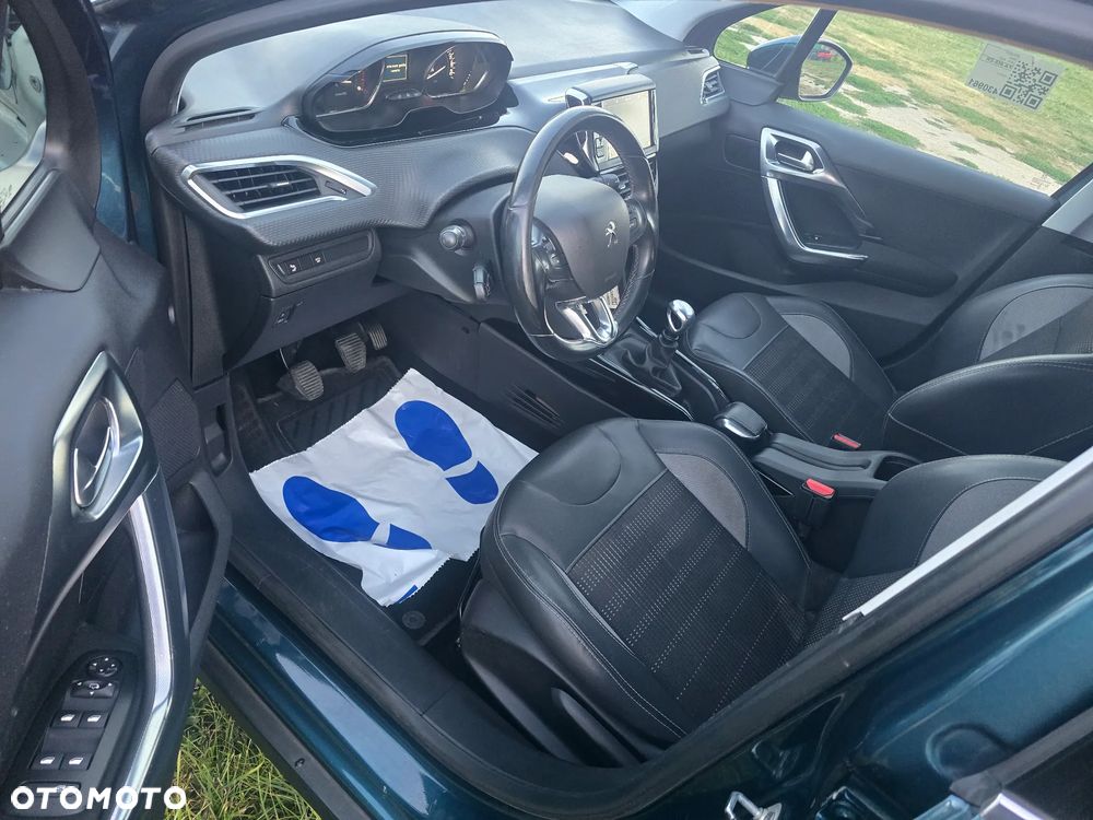 Peugeot 2008 1.5 BlueHDi Allure S&S - 16