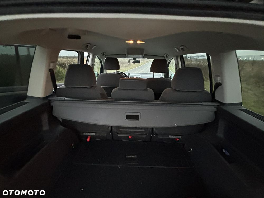 Volkswagen Touran 1.4 TSI Conceptline DSG - 9
