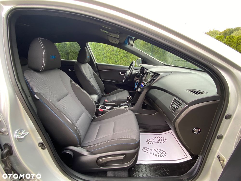 Hyundai i30 blue 1.6 CRDi DCT Passion - 31
