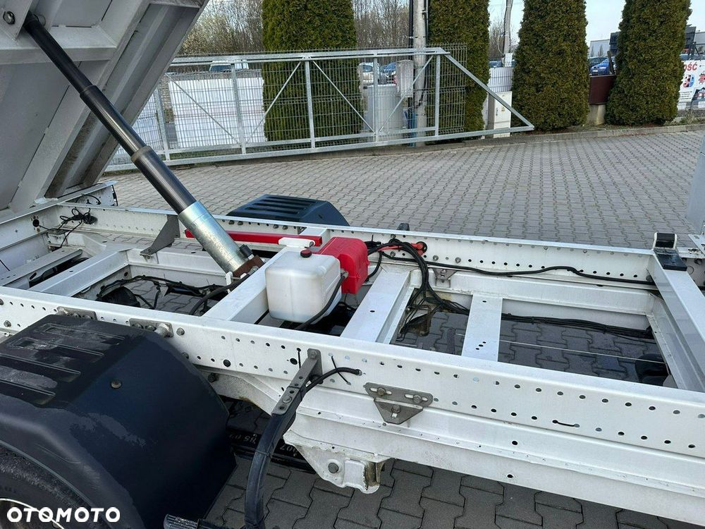 Mercedes-Benz Sprinter - 16