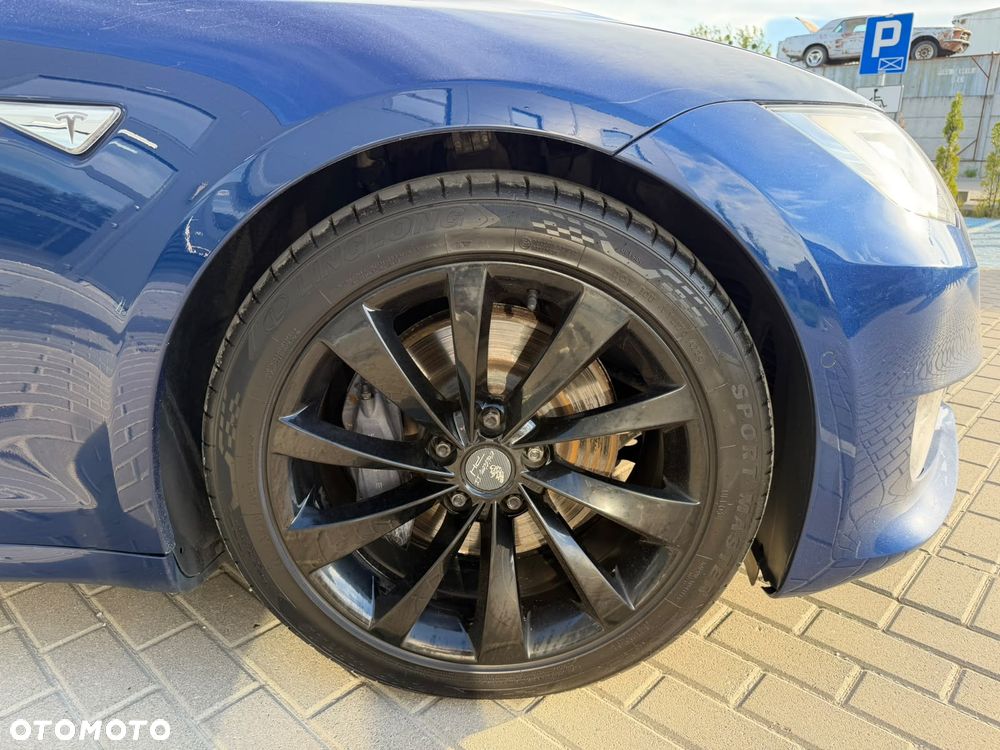 Tesla Model S - 12