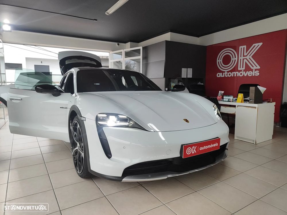 Porsche Taycan Cross Turismo 4 - 23