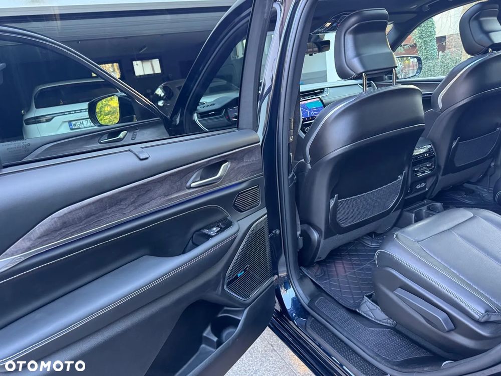 Jeep Grand Cherokee - 16