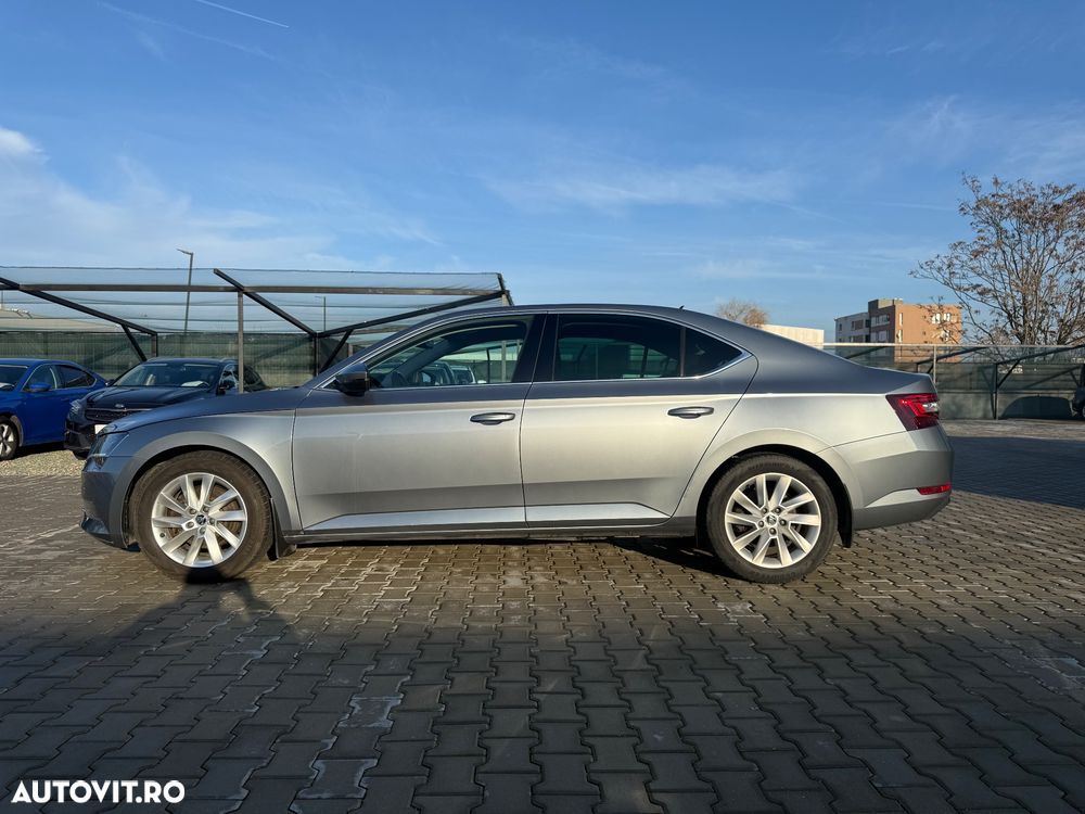 Skoda Superb 2.0 TDI DSG Active - 6