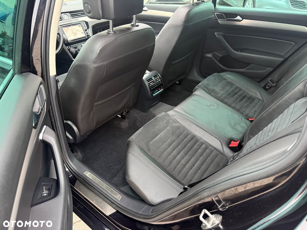Volkswagen Passat 2.0 TDI SCR 4Motion DDG Highline - 11