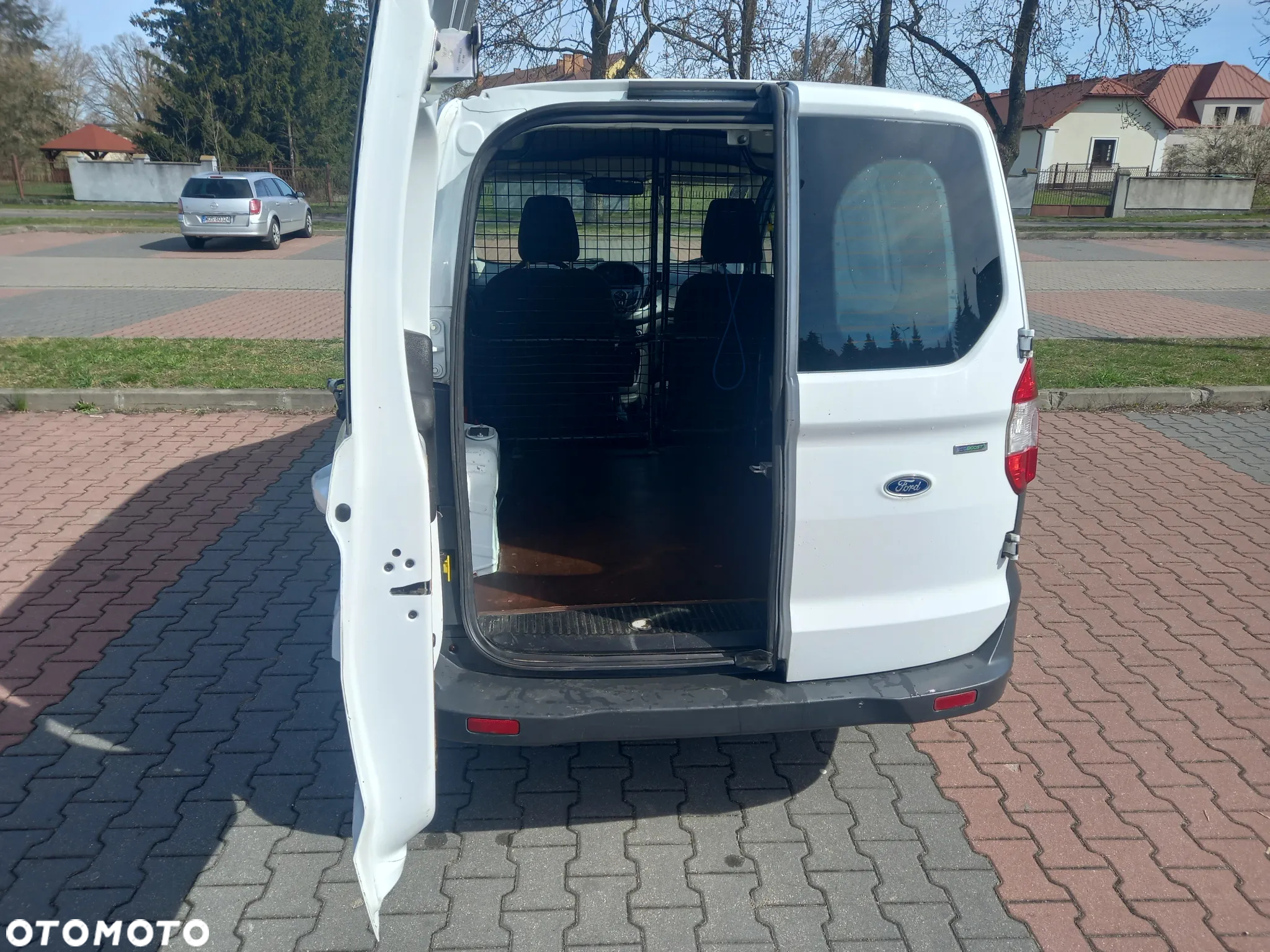 Ford Transit Courier EcoBoost - 9