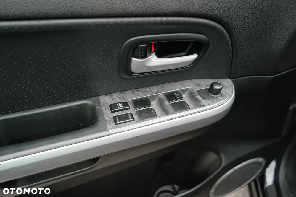 Suzuki Grand Vitara 2.4 De Luxe - 20