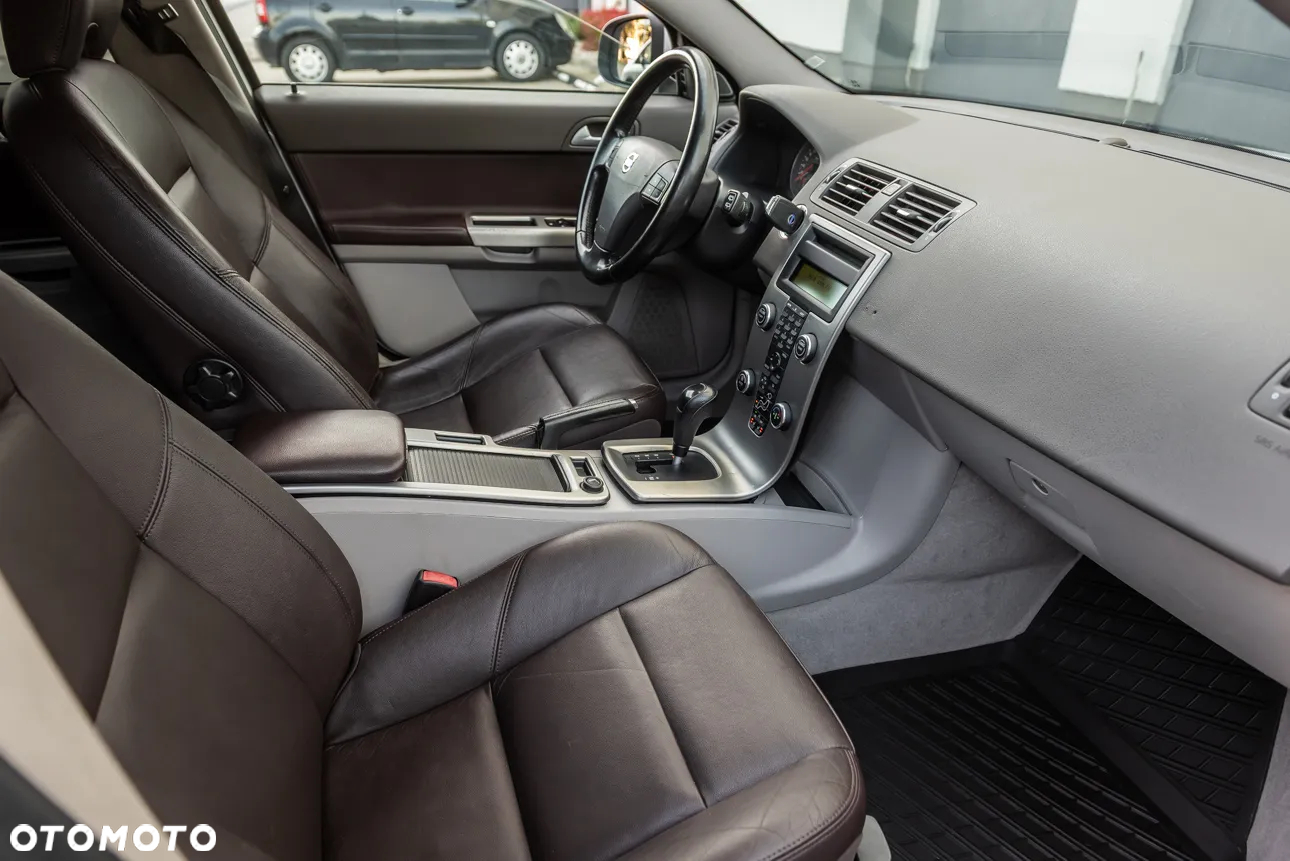Volvo V50 2.4i Momentum - 19