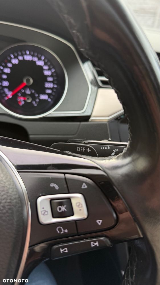 Volkswagen Passat 2.0 TDI SCR DSG Highline - 35