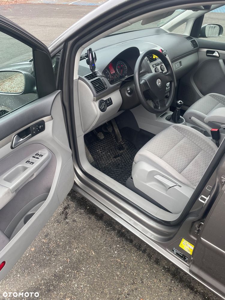 Volkswagen Touran - 18