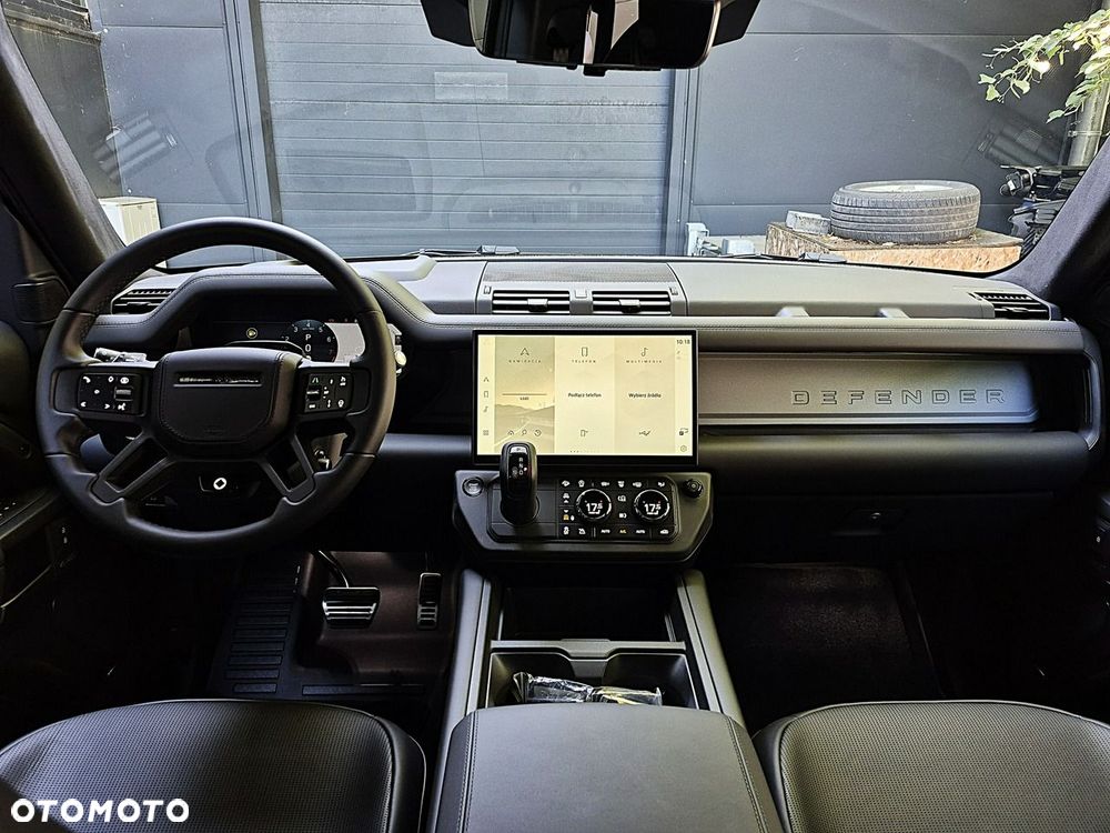 Land Rover Defender 110 P635 OCTA - 28