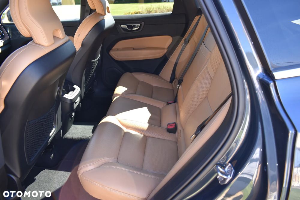 Volvo XC 60 B5 D AWD Inscription - 14