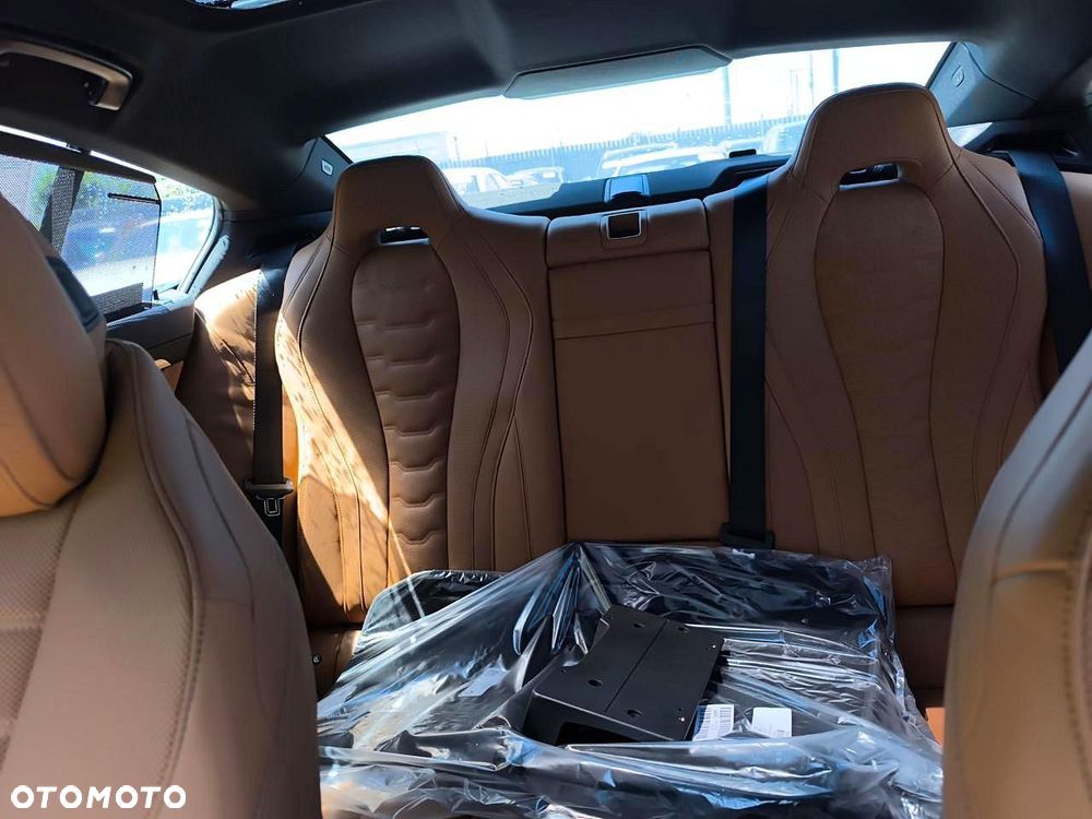 BMW Seria 8 - 11