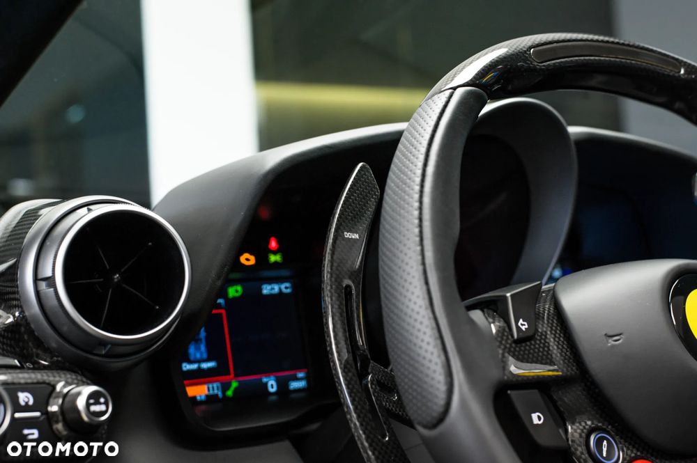 Ferrari F8 Spider Standard - 29