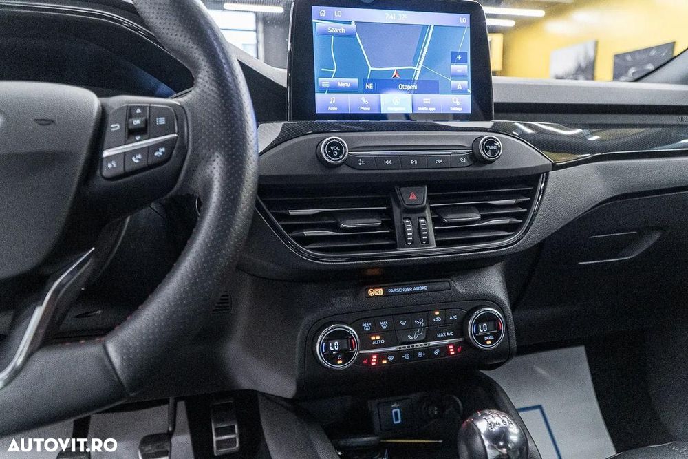 Ford Focus 1.0 EcoBoost 6MT MHEV ST-Line X - 31