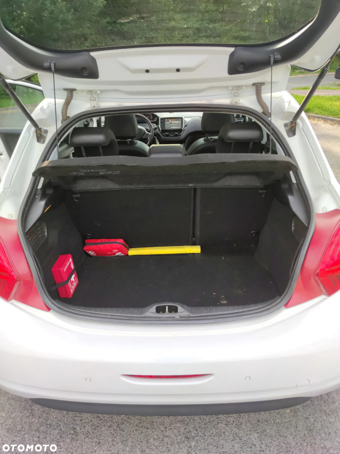 Peugeot 208 1.6 e-HDi Allure STT - 17