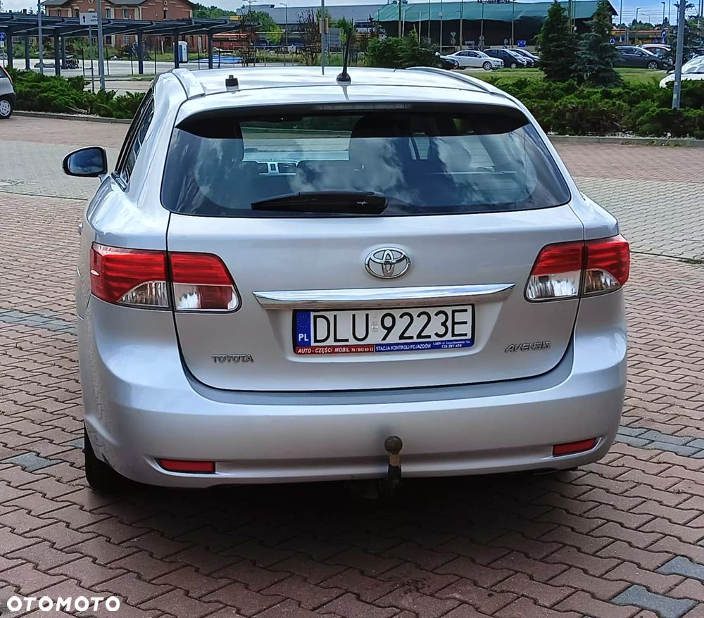 Toyota Avensis 2.0 Style MS - 11