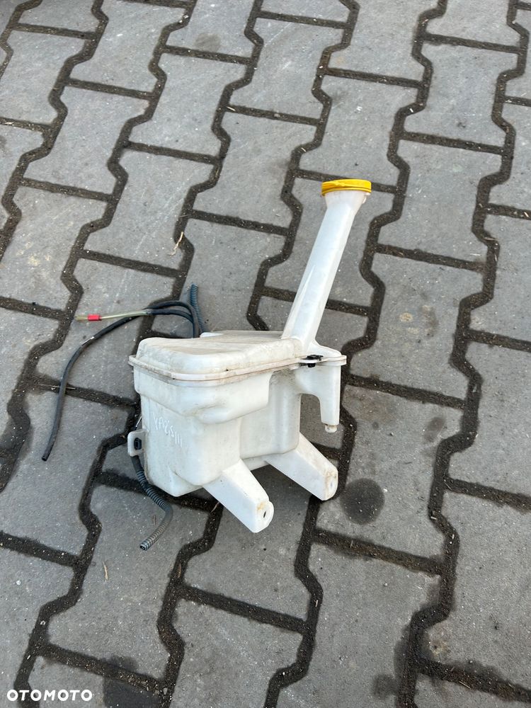 Toyota Yaris III zbiorniczek spryskiwaczy pompki 2011-2020 - 5