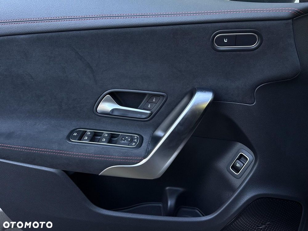 Mercedes-Benz CLA 200 AMG Line 7G-DCT - 20