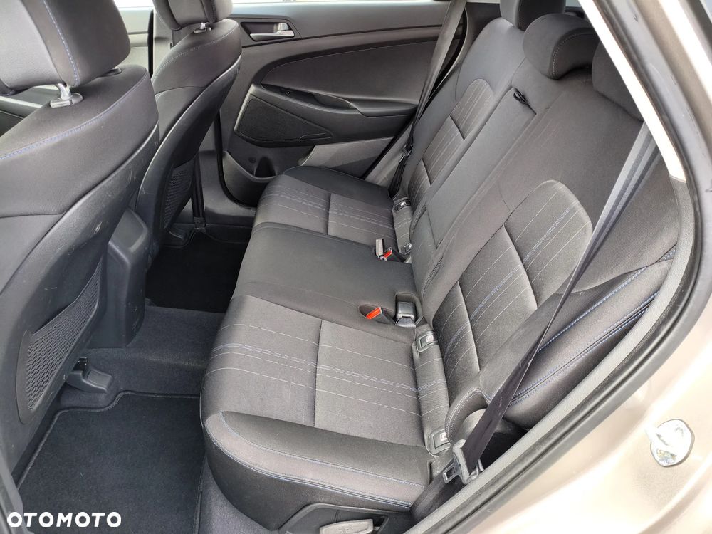 Hyundai Tucson blue 1.6 GDi 2WD Navi - 17
