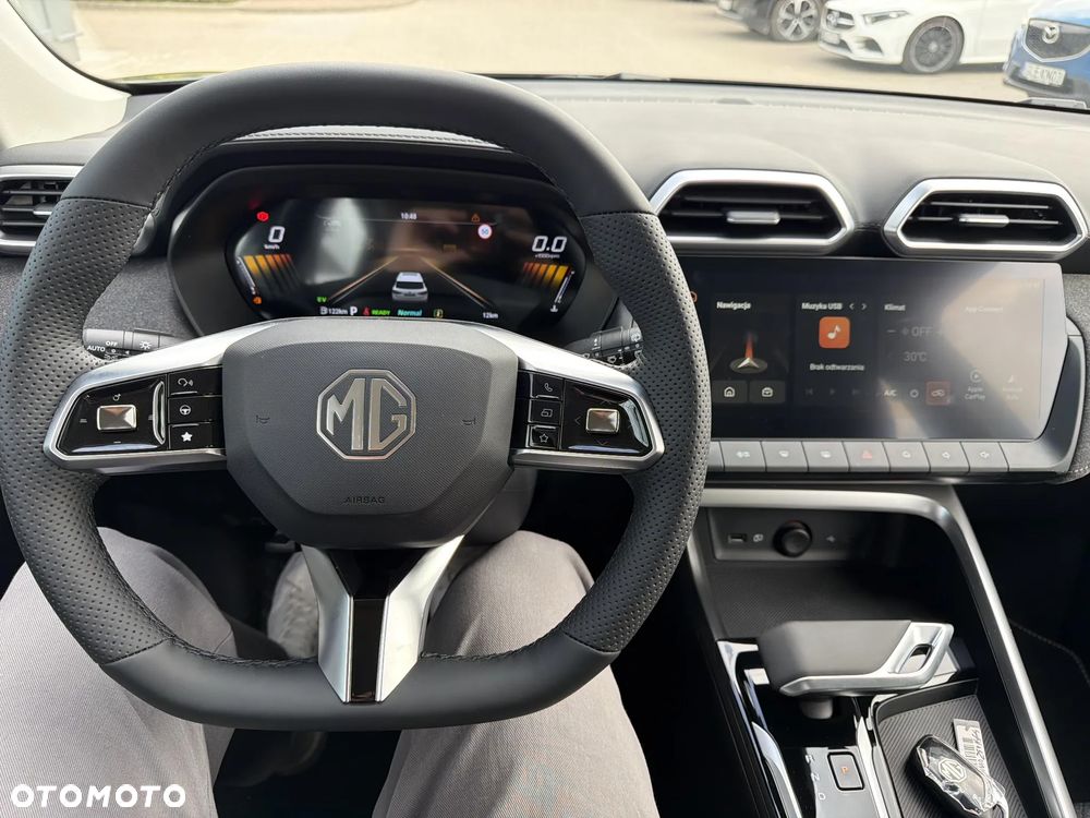MG ZS Hybrid+ - 13