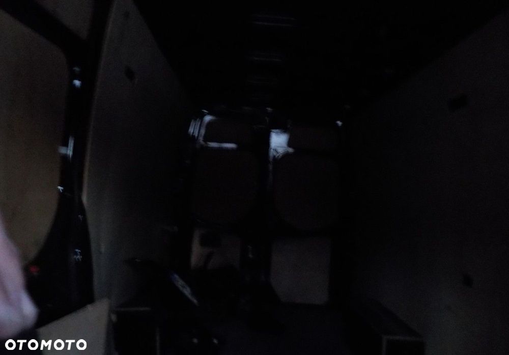 Mercedes-Benz Sprinter - 13
