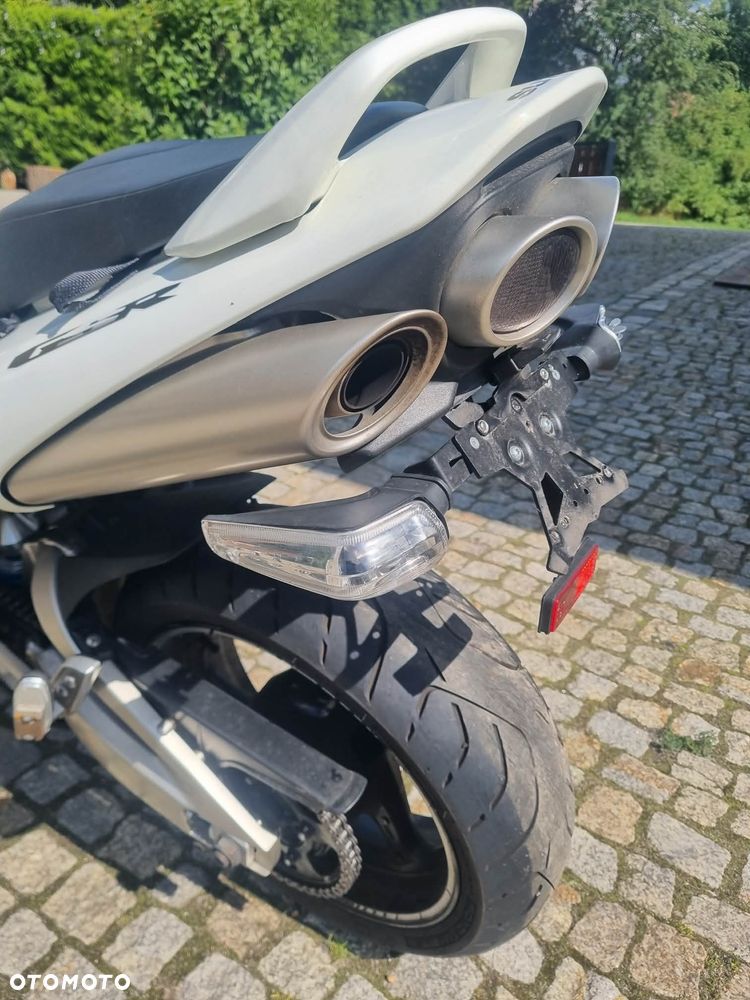 Suzuki GSR - 9