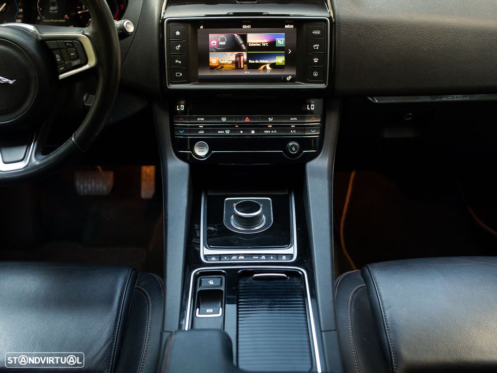 Jaguar F-Pace 2.0 i4D Prestige Aut. - 37